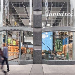 Nanolumens® ENGAGE Series® LED Display Helps Innisfree Cosmetics Store Compete With Next Door Neighbors In New York City
